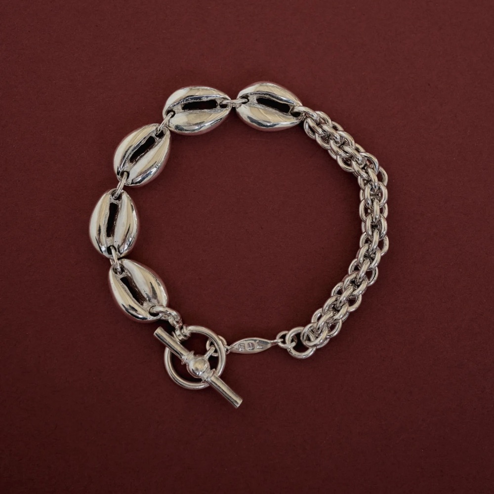 BRAND NEW COWRIE 5 SHELL BRACELET